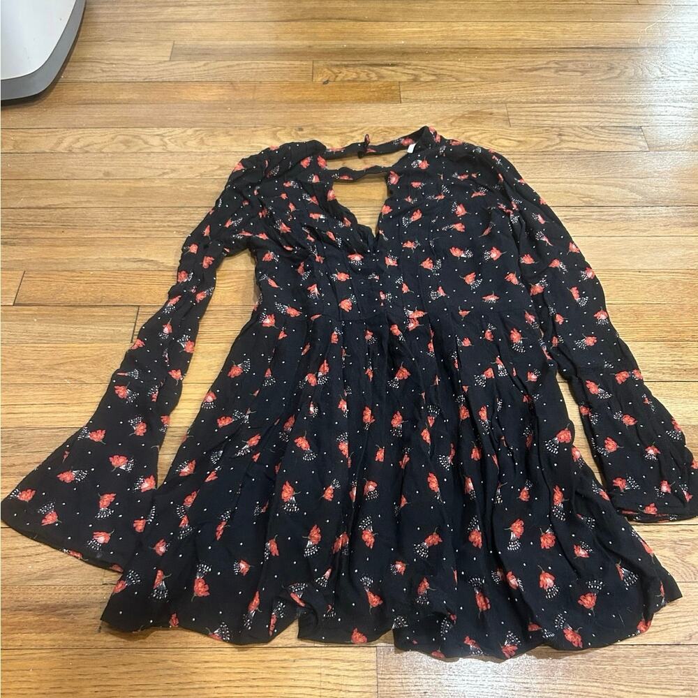 Free People Pleated Black and Red Floral mini dress with Bell Sleeves sz 2